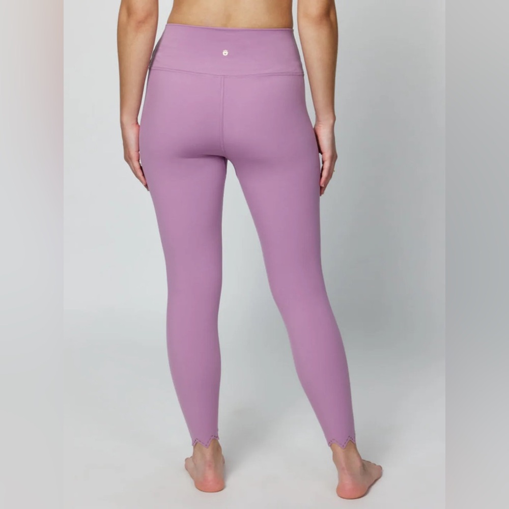NWT- Spiritual Gangster Felicity Dreams Tech Legging with Scalloped edges Large